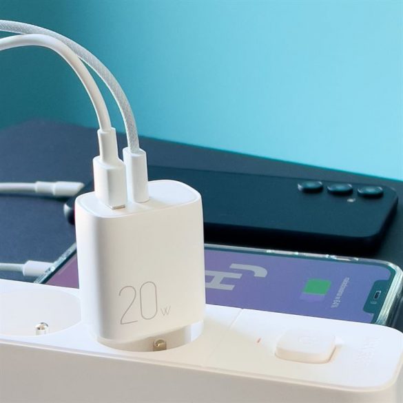 Încărcător rapid Joyroom USB-A QC3.0 / USB-C PD alb (L-QP2011)